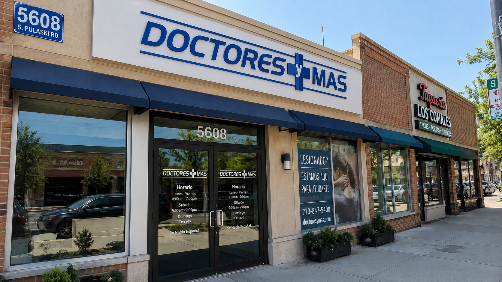 Fotografía de la fachada de la clínica Doctores y Mas en 5608 S Pulaski Rd, Chicago, IL